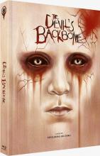 (The Devil´s Backbone L.E. (DVD/Blu-ray) (Cover B)) Spanien 1939. Der zehnjährige Carlos, Sohn eines gefallenen Republikaners, wird der Obhut eines Kinderheimes für Bürgerkriegswaisen in der Provinz überstellt. Schnell lernt Carlos, dass seine neue Umgebung so manches Geheimnis birgt, doch muss er sich zunächst in der Hackordnung innerhalb der Knabengemeinschaft behaupten, bevor man gemeinsam dem Rätsel einer nächtlichen Geistererscheinung auf den Grund gehen kann. Unterdessen plant der zornige Hausmeister des Heimes, persönliche Rache mit einem einträglichen Raubzug zu verquicken. Artikelbild