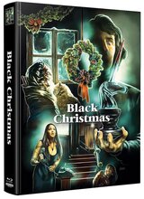 (Black Christmas L.E.(4K/Blu-ray) Wattiert) Es ist Weihnachten und ein verrückter Psychopath macht sich daran, einer Mädchenverbindung in ihrem Haus eine ganz besondere Bescherung zu bereiten. Anstatt feierlicher Gesang klingelt unentwegt das Telefon und nach den ersten obszönen Anrufen werden auch massive Drohungen ausgestoßen. Ohne zu ahnen, dass sich der Verrückte bereits im Haus befindet und sich auf dem Dachboden eingerichtet hat, geht Barb auf Konfrontationskurs. Ein fataler Fehler, denn kurz darauf wandelt sich das Fest der Liebe zum blutigen Überlebenskampf. Eine nach der anderen verschwindet und findet ein grausames Ende, während Lieutenant Fuller zunächst einer falschen Spur nachgeht. Als seine Kollegen bemerken, dass die Anrufe aus dem Haus kommen, scheint es bereits zu spät. Der Psychopath hat es nun auf die letzte Überlebende seines Massakers abgesehen... Artikelbild