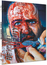 (Beyond Fury - Jenseits des Zorns L.E. (DVD/Blu-ray) (Cover C)) Der Söldner Michael Walker (Nick Rendell) führt seine hochschwangere Freundin zum Essen aus. Was als romantischer Abend beginnt, verwandelt sich schnell zu einem Alptraum für das Paar. Gangster lauern ihnen auf einem Parkplatz auf, schlagen Walker nieder und verschleppen die beiden in ihr Versteck. Dort muss Walker mitansehen, wie seine Freundin brutal ermordet und vergewaltigt wird - in dieser Reihenfolge! Schwer verletzt überlebt Walker und sucht Unterschlupf bei einer Bekannten. Fortan treibt ihn nur noch ein einziger Gedanke an: Rache für den Tod seiner Geliebten und seines ungeborenen Kindes. Er findet heraus, dass es sich bei den Gangstern um Männer der Unterweltgröße Ivan Lenzivitch (Giovanni Lombardo Radice) handelt. Als das Sterben beginnt, müssen diese bald erkennen, dass sie sich mit Walker, der das Töten beherrscht wie kein Zweiter, einen übermächtigen Gegner ausgesucht haben, der keinerlei Skrupel mehr kennt. Artikelbild