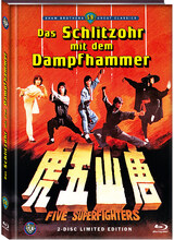 (Das Schlitzohr mit dem Dampfhammer L.E.(DVD/Blu-ray)(Cover A)) Ma ist in seinem Dorf der King. Wo er hinlangt, gibt es heiße Ohren. Doch einmal ist s umgekehrt: Als Yuan, ein berüchtigter Kung-Fu-Fighter, eintrifft und dem Lokalmatador zeigt, wo s beim Kampf Mann gegen Mann langgeht. Da wird gebolzt, dass die Fetzen fliegen. Da tun nicht nur die Schläge weh, sondern auch die Schmach. Und weil dem so ist, trainieren Ma und seine Fans. Und bald wissen sie, dass man mit Stäbchen nicht essen soll, sondern mit Stäben kämpfen. Weil das alles noch nicht reicht, um Karate-Könner zu besiegen, entwickelt Ma eine neue Kampftechnik. Die allerdings funktioniert nur, wenn er vorher einige Flaschen Rotwein geleert hat... Artikelbild