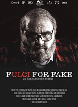 (Fulci for Fake - Double Feat.L.E.(DVD/Blu-ray) (Cover A)) Film 1 (Hauptfilm): Fulci for Fake (Blu-ray):
Der erste dokumetarische Spielfilm über Lucio Fulci als deutsche Erstveröffentlichung!
Der Schauspieler Nicola Nocella wurde gebeten, Lucio Fulci zu spielen und beschließt, um möglichst nah an seinem Vorbild zu bleiben, das Geheimnis des Mannes hinter der Kamera zu lüften, Menschen zu treffen, die dem Filmemacher nahe stehen, darunter Schauspieler Paolo Malco, Kameramann Sergio Salvati, Regisseur Michele Soavi und Komponist Fabio Frizzi; aber auch und vor allem die beiden Töchter des Regisseurs: Camilla und Antonella Fulci. Der meisterhafte dokumentarische Spielfilm, bei dem Simone Scafidi 2019 Regie führte, ist ein Tauchgang in das Leben des „Poeten des Makabren“, des italienischen Regisseurs Lucio Fulci (1927-1996), Autor von rund sechzig Filmen zwischen 1959 und 1994. Er zeichnet ein kompromissloses Porträt des Filmemachers und des Mannes, der er war, und wirft Licht auf die persönlichen Dramen, die sein Kino prägten, denn wir findet in jedem Film einen Hinweis auf sein Leben. Dieser Film ist für jeden Fan von Lucio Fulci unverzichtbar!
Film 2 (Bonusfilm): Bloody Psycho (DVD):
Der selbsternannte Wunderheiler Werner Vogel soll eine gelähmte Frau heilen. Auf dem Weg dort hin warnt ihn ein betrunkener Landstreicher vor dem düsteren Schloss, da es dort spuken soll. Und tatsächlich passieren schreckliche Dinge. Vogler bekommt Vissionen, in der eine Frauenhand mit einem riesigen Messer wiederholt auf einen Mann einsticht. Da sich die Schreckensvisionen wiederholen, beginnt Vogler Nachforschungen anzustellen. Aber damit löst er eine Kette unerklärlicher, grauenhafter Todesfälle aus. Wer ist der Mörder? Ein Geist? Artikelbild