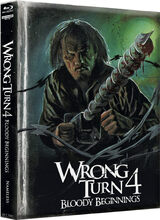 (Wrong Turn 4 - Bloody Beginnings L.E. (4K/Blu-ray) (Cover B) (Wattiert)) Es ist noch nicht lange her, als in einer entlegenen Klinik in den Wäldern Virginias entsetzliche Dinge passierten. Offenbar wurden an einigen Patienten furchtbare Forschungsversuche unternommen, die schließlich aus dem Ruder liefen. Es kam zum Aufstand, in dessen Verlauf die gequälten Insassen an Ärzten, Pflegern und Betreuern blutige Rache nahmen. Ein paar Jahre später starten nun ein paar Freunde mit ihren Motorschlitten zu einem feuchtfröhlichen Wochenendausflug in Virginias verschneite Wälder. Als sie in einen heftigen Schneesturm geraten, finden sie ausgerechnet in der nunmehr verlassenen Klinik von einst Schutz.
Nicht ahnend, dass ihr Kommen einigen Kreaturen von damals nicht verborgen geblieben ist... Artikelbild