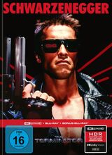 (Terminator L.E. (4K/2Blu-ray) ( Cover A)) Seit Jahrzehnten wütet der Krieg der Maschinen zur Vernichtung der Menschheit, doch die letzte Schlacht soll nicht in der Zukunft geschlagen werden: Der Terminator, ein hochentwickelter Cyborg und die perfekte Tötungsmaschine, wird ins Jahr 1984 geschickt, um Sarah Connor zu eliminieren, bevor sie den späteren Anführer der Resistance zur Welt bringen kann. Dieser entsendet zu ihrem Schutz ebenfalls seinen besten Mann in die Vergangenheit, in der sich nun das Schicksal der gesamten Menschheit entscheidet … Das Mediabook hat einen mattlaminierten Einband, veredelt mit partiellem Spotlack. Artikelbild