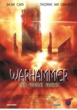(Warhammer - Der finale Krieg) In der fernen Zukunft hat sich die Menschheit in zwei erbittert verfeindete Lager gespalten, welche sich auf dem reichlich unwirtlich gewordenen Planeten mit allem, was zur Waffe taugt, gegenseitig das Leben zur Hölle machen. In dieser nahezu ausweglosen Situation plant der junge General Warren, Erbe einer Kriegerdynastie, mit kleinem Gefolge zu Friedensverhandlungen in die Höhle des Feindes zu reisen. Im Gepäck hat man den Warhammer, eine Geheimwaffe, welche die gegnerische Abwehr außer Kraft setzen kann. Eine abenteuerliche Odyssee beginnt. Artikelbild