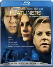 (Flatliners) Gibt es ein Leben nach dem Tod? Was passiert im Jenseits? Die Medizinstudenten Nelson (Kiefer Sutherland), Rachel (Julia Roberts), Labraccio (Kevin Bacon) und ihre zwei Kommilitonen wollen`s genau wissen. Wo die Erklärungsversuche der Philosophie und Religion versagten, machen sie sich mit modernsten medizinischen Apparaturen auf den Weg ins Jenseits. Nicht um für immer zu sterben, sondern nach wenigen Sekunden des Herzstillstandes, der `flatline`, zurückzukehren - und zu berichten. Doch die Geister und Bilder, die sie `auf der anderen Seite` sehen, verfolgen sie gnadenlos ins wirkliche Leben. Manche Grenzen überschreitet man besser nicht... Artikelbild