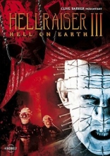 (Hellraiser 3 - Hell on Earth) Auf der Suche nach der nächsten heissen Story verbringt die Journalistin Joey Summerskill eine Nacht im Krankenhaus. Alles scheint ruhig, bis ein Mann eingeliefert wird, dessen Körper und Gesicht mit zahllosen Widerhaken durchbohrt ist und kurze Zeit später von ihnen zerrissen wird. Joeys Recherchen führen sie in den morbiden Nachclub „The Boiler Room“, dessen Besitzer sich eine okkulte steinerne Säule gekauft hat. Niemand ahnt, dass darin Pinhead und seine Zenobiten gefangen sind, die nur darauf warten, befreit zu werden. Artikelbild