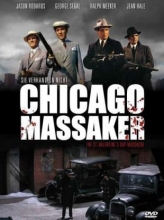(Chicago Massaker) George »Bugs« Moran ist ein irischstämmiger Gangster und Killer, der 1929 während der Prohibition versucht, den Nordteil von Chicago unter seine Kontrolle zu bringen, um den eigenen Alkoholabsatz anzukurbeln. Seine rechte Hand, Peter Gusenberg, geht dabei äußerst brutal vor. Capone, unumschränkter Herrscher über Chicago, fürchtet um sein Imperium - und schließlich sogar um sein Leben. Der blutige Kampf zwischen der Capone-Gang und der Bande von Bugs Moran gipfelt am 14. Februar 1929 in dem so genannten St.-Valentins-Massaker... Artikelbild