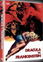 (Dracula vs. Frankenstein (Cover A)) Der letzte Nachkomme des sagenumwobenen Dr. Frankenstein, Dr. Durea, führt ein Kuriositätenkabinett am Strand, in dem er seltsame Experimente an jungen Mädchen vornimmt, die sein schwachsinniger Gehilfe Gorton gerade mit der Axt niedergemacht hat. In seiner Kirmesattraktion `Haus des Schreckens` verschwinden häufiger Besucherinnen, die seinen Versuchszwecken dienen sollen. Eines Tages schaut Graf Dracula herein und will eine Bluttherapie, damit er auch am Tage herumlaufen kann und bietet Dr. Durea dafür das echte Frankensteinmonster an, dass er vom Friedhof geholt hat. Eines Nachts besucht Graf Dracula den Wissenschaftler und zwingt ihn mittels seines magischen Rings, das Monster wiederzubeleben. Auf diese Weise will der Vampir sich neue Verbündete schaffen, die ihm dabei behilflich sein sollen, seine Feinde zu besiegen. In das nun folgende muntere Treiben gerät die hübsche Judith, die ihre verschwundene Schwester sucht... Artikelbild