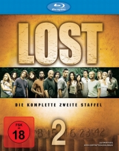 (Lost - 2. Staffel) Mysteriös. Spannend. Düster. Willkommen zurück auf der Insel! Die Überlebenden des Oceanic-Airlines-Flugs 815 werden mit neuen rätselhaften Ereignissen konfrontiert. 4, 8, 15, 16, 23, 42. Was hat es mit den verfluchten Zahlen auf sich? Welches Geheimnis birgt die Luke? Wer sind „Die Anderen“? Wieso kann niemand diese Insel verlassen? Und wem kann man überhaupt noch trauen? Sicher ist nur eines: Alles passiert aus einem bestimmten Grund.
Freuen Sie sich auf die komplette zweite Staffel mit 24 Episoden und bisher unveröffentlichtem Bonusmaterial – inklusive zusätzlicher Szenen und Rückblicke – und machen Sie sich auf die Suche nach neuen Hinweisen zur Entschlüsselung der Insel-Geheimnisse ... Artikelbild