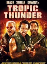 (Tropic Thunder - Directors Cut) Regisseur Cockburn hat sich für seinen neuesten Film, das teuerste Vietnam-Drama aller Zeiten, die bestbezahlten Schauspieler gesichert, u. a. den blasierten Superstar Speedman, den verweichlichten Komiker Portnoy und den Charakterstar Lazarus. Um nach anfänglichen Schwierigkeiten optimale Ergebnisse zu erzielen, will Cockburn den Film fortan im Guerilla-Stil mit versteckten Kameras drehen. Deshalb glaubt die Schauspieler-Gruppe auch dann noch, die Kameras würden laufen, als sie im Dschungel von Drogengangstern aufgespürt werden. Artikelbild
