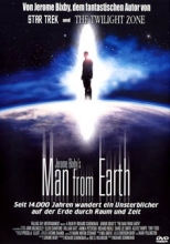 (The Man from Earth) Professor Oldman wechselt den Wohnsitz, Freunde und Kollegen nahen zum Abschied, um ihm beim Packen zu helfen und ein letztes Gläschen zu trinken. An Oldmans reichem Schatz antiker Artefakte entzündet sich eine Debatte, in deren Verlauf der Professor den Freunden eröffnet, seit 14000 Jahren unsterblich auf Erden zu wandeln und vor allem deshalb jede Dekade umzuziehen, damit keiner merkt, wie er nicht altert. Kritische Geister und Schulweise, die sie nun mal sind, versuchen die Freunde vergeblich, die Behauptung zu erschüttern. Artikelbild