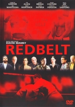 (Redbelt) Er ist einer der besten Jiu-Jitsu-Meister der Welt und könnte im Ring viel Geld verdienen. Doch Mike Terry ist ein Mann mit Prinzipien, der nach strengem Samurai-Kodex lebt, lieber in seinem kleinen Selbstverteidigungs-Center in West L. A. ein paar Schüler unterrichtet und sich aus dem schmutzigen Preiskampfzirkus heraushält. Bis ein folgenschwerer Unfall, an dem ein Cop und eine Anwältin beteiligt sind, Mike in Schulden stürzt. Der Klasse-Fighter sieht nur einen Ausweg: Entgegen seinen Überzeugungen beugt er sich den schmutzigen Regeln des Mixed Martial Arts-Geschäfts und stellt sich einem live im Fernsehen übertragenen Kampf. Artikelbild
