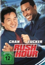 (Rush Hour) Carter und Lee, zwei Cops wie Tag und Nacht im Kampf gegen die Kidnapper-Mafia. Inspektor Lee ist der größte Feind des organisierten Verbrechens in Hong Kong. Sein väterlicher Freund, Konsul Han, unterstützt den Martial-Arts-Meister dabei. Als bei einem Aufenthalt in den USA Hans Tochter mitten in der Rush Hour entführt wird, besteht der besorgte Vater darauf, daß das FBI Inspektor Lee zu den Ermittlungen hinzuzieht. James Carter ist die Schande der Polizei von Los Angeles. Jetzt soll er dafür sorgen, daß Lee dem FBI nicht ins Handwerk pfuscht. Aber Carter hat andere Pläne: Im Aleingang will der gewitzte Bulle den Fall lösen und seinen Vorgesetzten beweisen, daß er ein wahrer Supercop ist. Nun müssen sich die beiden ungleichen Polizisten zusammenraufen... Artikelbild