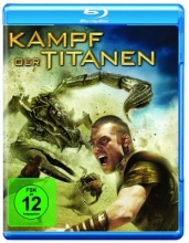 (Kampf der Titanen) In Kampf der Titanen geht es um die ultimative Macht: Männer kämpfen gegen Könige, Könige gegen Götter. Selbst die Götter führen Krieg gegeneinander – und dadurch könnten sie die Welt vernichten. Perseus (Sam Worthington) ist als Gott geboren, aber als Mensch aufgewachsen. Ohnmächtig muss er erleben, wie seine Familie dem Rachegott Hades (Ralph Fiennes), dem Herrn der Unterwelt, zum Opfer fällt. Weil er nun nichts mehr zu verlieren hat, erklärt Perseus sich zu dem tollkühnen Versuch bereit, Hades zu überwinden, bevor dieser den Götterkönig Zeus (Liam Neeson) entmachtet und die Erde ins Höllenchaos stürzt. Dabei müssen sich Perseus und seine Krieger gegen infernalische Dämonen und fürchterliche Monster wehren, doch eine Chance auf Erfolg haben sie nur, wenn Perseus seine göttliche Kraft akzeptiert, der Vorsehung trotzt und sein Schicksal in die eigenen Hände nimmt. Artikelbild