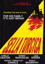 (Sella Turcica) Sgt. Bradley Roback (Damien A. Maruscak) returns home from active duty after a mysterious accident leaves him paralyzed. Awaiting his return, his mother, Karmen (Camille Keaton), and younger sister, Ashley (Jade Risser), remain unaware of the details of the accident and severity of Brad‘s condition. Once he arrives, though he looks sickly, his family members are pleased to see him alive and don’t bring attention to his ill appearance. Over the next twenty-six hours Brad’s condition terribly worsens, barreling down to a gruesome conclusion that will change the family forever. Artikelbild