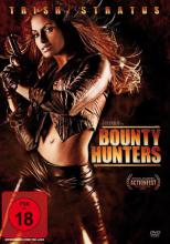 (Bounty Hunters) Jules und ihre Freunde sind Kopfgeldjäger. Als sie einen Flüchtigen stellen, versucht der, sich seine Freiheit zu erkaufen, indem er ihnen von einem Kopfgeld erzählt, das auf einen Schlag 100.000 Dollar einbringt. Die Kopfgeldjäger setzen nun alles daran, ihr neuestes Ziel dingfest zu machen, als sich ein Mafiaboss an sie wendet und ihnen eine Million Dollar bietet, wenn sie ihm den Mann bringen. Doch Jules und ihr Team lehnen ab, denn ihnen ist klar, dass das Leben des Mannes nichts mehr wert ist, wenn sie ihn an die Mafia übergeben. Eine Entscheidung, die dem Mafiaboss nicht behagt, weswegen er nun auch hinter Jules und Co. her ist. Artikelbild