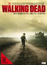 (Walking Dead - Season 2) Die Situation scheint aussichtslos, dabei hat das Ende der Zivilisation gerade erst begonnen. Der eiserne Wille, in einer von Beißern überlaufenen Welt zu überleben, lässt Officer Rick und den Rest seiner Gruppe täglich weiter kämpfen. Sie sind zu allem bereit. Schaffen sie es, sich in dieser neuen, grausamen Welt einen Hauch ihrer Menschlichkeit zu bewahren und inmitten von persönlichen Konflikten, Rivalitäten und dem blanken Wahnsinn gemeinsam zu überleben? Artikelbild