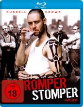 (Romper Stomper) Eine Gruppe von Skinheads nutzt jede Gelegenheit, Vietnamesen zu verprügeln. Als die von ihrem Vater mißbrauchte Gabe zu der Gruppe stößt, beginnen Buhlereien um das Mädchen, das zunächst von Hando, dem charismatischen und gewaltverliebten Anführer der Gruppe, für sich beansprucht wird. Nach einer überstandenen Schlacht gegen Vietnamesen eskaliert die Situation, die Gruppe zerfällt. Gabe verliebt sich in den schüchternen Skin David, doch Hando kann es nicht auf sich sitzen lassen, verlassen worden zu sein. Artikelbild
