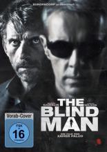 (The Blind Man) Ein grausamer Serienkiller treibt in Paris sein Unwesen. Sein erstes Opfer, eine hübsche Frau, hackt er in Stücke. Sein Zweites, ein wohlhabender Russe, sprengt er in die Luft. Der abgekämpfte aber erfahrene Commandant Lassalle verdächtigt zuerst einen Ex-Freund der ermordeten Frau. Doch seine scharfen Sinne lassen die Alarmglocken läuten, als er auf einen blinden Klavier-Stimmer trifft, der irgndwie mit der Sache verwickelt zu sein scheint. Seine Behinderung könnte außerdem der Grund dafür sein, warum die Morde so dermaßen geplant und präzise ausgeführt wurden. Mit Hilfe seiner Kollegin setzt Lassalle alles daran, einen Zusammenhang zwischen den Opfern zu finden und den Blinden in die Enge zu treiben. Doch dieser scheint immer einen Schritt voraus zu sein und schon bald befindet sich auch Lassalle in Lebensgefahr… Artikelbild