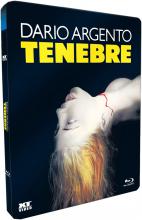 (Tenebre) Als der amerikanische Erfolgsschriftsteller Peter Neal nach Rom reist, um dort seinen neuesten Kriminalroman `TENEBRE` vorzustellen, geschehen in seiner unmittelbaren Umgebung eine Reihe blutiger Morde, die nach dem Vorbild seines Romans ausgeführt werden. Schon bald erhält Neal anonyme Briefe, in denen der offensichtlich wahnsinnige Killer nun auch ihm, dem korrupten Anstifter einer erkommenen Welt, mit dem Tode droht. Neal nimmt die blutige Spur des Mörders auf und gerät dabei zunehmend in ein verwirrendes Labyrinth aus Verdächtigungen, Androhungen, Erinnerungen, Betrug und Intrigen, dessen Pfade alle zu jemandem zu führen scheinen, der in seiner Kindheit eine schreckliche Traumatisierung erfahren hat. Gegen Ende schließlich bricht der Wahnsinn in einem Blutbad nie gekannten Ausmaßes endgültig hervor. Der Meister des Grauens DARIO ARGENTO schuf mit TENEBRE einen Klassiker im Bereich Horrorthriller. Artikelbild