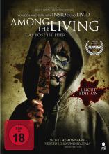 (Among The Living) Der letzte Sommertag vor den Ferien. Eigentlich wartet nun draußen vor dem Fenster das große Abenteuer auf Victor, Dan und Tom – zu dumm, dass die drei Freunde nicht gerade Musterschüler sind und ausgerechnet heute nachsitzen müssen. Sie können jedoch einen Fluchtplan schmieden, und nur wenig später sind die Jungs unterwegs über sonnenheiße Wiesen und Felder, hin zu dem alten verfallenen Studiogelände mit heruntergekommenen Bauten. Ein aufregender Nachmittag . Ihr unbeschwertes Spiel findet ein jähes Ende, als die Drei plötzlich zu Zeugen eines grausamen Verbrechens werden. Im Schatten der verlassenen Bauten lauert etwas unsagbar Böses, ein unheimliches Phantom, das den Jungs auf ihrer panischen Flucht bis nach Hause folgt. Und hier erst, im vermeintlichen Schutz ihrer Familien, beginnt mit Einbruch der Nacht für Kinder und Eltern ein blutiger Kampf ums Überleben. Artikelbild