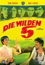 (Die wilden 5) Eine Bande von Verbrechern bringt ihre Beute, einen ungeöffneten Safe, in eine kleine Stadt, wo sie den jungen Schmied zu zwingen versuchen, einen passenden Schlüssel anzufertigen. Wei verläßt aber heimlich die Stadt, um die Behörden zu informieren. Zur gleichen Zeit liegt ein wandernder Kung-Fu-Kämpfer, krank in einem Gasthof der Stadt. Als die Gangster ihn aufspüren, schlagen sie ihn zusammen und binden ihn an einen Baum. Eine mitleidsvolle Frau benachrichtigt die Freunde und ein tödlicher Konflikt beginnt... Artikelbild