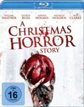 (Christmas Horror Story, A) Weihnachten: Die Zeit der Liebe, der Freude und des Friedens. Doch nicht in Bailey Downs. Dort lockt an Heiligabend ein düsterer Geist drei Teenager in einen Schulkeller, um seine ganz eigene Version der Geburt Jesu nachzustellen. Nachdem eine junge Familie aus dem Wald mit dem perfekten Weihnachtsbaum zurückkehrt, müssen sie feststellen, dass mit ihrem siebenjährigen Sohn etwas nicht stimmt. Und eine andere Familie wird von Krampus, d! em dämonischen Begleiter des Heiligen Nikolaus heimgesucht. Wie in allen kleinen Städten kennt in dieser Ortschaft jeder jeden - doch dieses Jahr zu Weihnachten sind sie alle miteinander verbunden. Selbst der Weihnachtsmann wird in dieses blutige Spiel des Horrors hineingezogen und muss sich gegen eine Horde heulender Zombie Elfen zur Wehr setzen, bevor er endlich seine Geschenke verteilen kann. Artikelbild