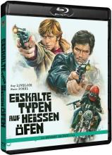 (Eiskalte Typen auf heissen Öfen) Rom, die Hochburg des Verbrechens. Zwischen brutalen Raubüberfällen und illegalem Glücksspiel, versucht die Polizei die Stadt wieder unter Kontrolle zu bringen. Keine leichte Aufgabe, denn der lokale Mafiaboss, Roberto Pasquini, ist nicht nur ein Geist für die Beamten, er hat sie sogar auf seiner Gehaltsliste. Nach dem kaltblütigen Mord ihres Kollegen, wird der Fall Pasquini Alfredo und Antonio anvertraut. Beide gehören einer geheimen Spezialeinheit an und haben ihre eigene Vorstellung, wie Gesetz und Recht zu funktionieren haben. Binnen kürzester Zeit lassen die beiden Pasquini wissen, dass seine Uhr tickt. Rom wird zu einem Trümmerfeld aus Leichen und die eiskalten Typen stehen ab sofort ganz oben auf der Abschussliste von Pasquini. Artikelbild