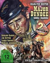 (Major Dundee L.E.) 1864: Major Dundee, ein Kavallerie-Offizier der Unions-Armee im amerikanischen Bürgerkrieg, wird wegen Fehlverhaltens in ein Kriegsgefangenenlager nach New Mexico strafversetzt. Nachdem eine Armeekolonne und eine Rancherfamilie von Apachen unter der Führung von Häuptling Sierra Charriba massakriert worden sind, rückt Dundee mit einer eigens zusammengestellten Truppe aus, um einen persönlichen Krieg gegen das mordend und plündernd durchs Land ziehende Indianeroberhaupt zu führen. Diese Truppe besteht aus Weißen und Schwarzen, ein paar Leuten von Dundees Wachmannschaft, Indianerscouts und einem Haufen inhaftierter Südstaatler unter der Führung von Dundees ehemals bestem Freund Benjamin Tyreen. Während der Verfolgungsjagd, die kreuz und quer durch Mexiko führt, kommt es immer wieder zu Spannungen zwischen den einzelnen Parteien. Die zusammengewürfelte Truppe, zu der unterwegs die hübsche Witwe eines mexikanischen Arztes stößt, gerät zudem zwischen die Fronten von Mexikanern und Franzosen, die Kaiser Maximilian I. in Mexiko an die Macht bringen wollen. Der ganze Feldzug wird zum Himmelfahrtskommando. (2 Blu-rays)
Artikelbild