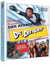 (Dr. Detroit L.E. (DVD/Blu-ray) (Cover A)) Der Klein-Zuhälter Smooth Walker wird von der unerbittlichen Gangster-Chefin Mom gedrängt, seine Schulden bei ihr zu begleichen. Er rettet sich mit der Behauptung, von dem gefürchteten Zuhälter Doctor Detroit geknechtet zu werden. Als Mom den netten Herren kennenlernen möchte, ist Walkers Verzweiflung groß - bis er den exzentrisch-trotteligen Collegeprofessor Clifford Skridlow überreden kann, den Doctor zu verkörpern. Während sich Walker schleunigst aus dem Staub macht, findet Skridlow Gefallen an seiner Rolle, seinem neuen stylischen Outfit und seinen Mädchen. Artikelbild