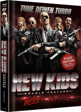 (New Kids Turbo & Nitro - Double Feat. L.E.(inkl. TV-Serie) (Cover B)) NEW KIDS - Turbo (2010):
New Kids, das sind: Richard, Robbie, Rikkert, Barrie und Gerrie aus Maaskantje. Einem verschlafenen Örtchen in den Niederlanden, wo die Zeit seit den 90er-Jahren stillzustehen scheint. Die Karriere der scheinbar unterbelichteten Dorfproleten mit Vokuhila-Haarschnitt und Assi-Look, Dosenbier, getunten Autos, Goldkettchen und Badelatschen begann als Helden einer Kurzserie im Internet. Nach mehr als 2,5 Millionen Klicks im Internet starteten die fünf Dorfprolls zunächst im TV-Sender Comedy Central durch und entwickelten sich binnen kürzester Zeit zu einem wahren Phänomen. Mit großer Klappe und einem Überschuss an Testosteron präsentieren sich die New Kids und starten einen Angriff auf den guten Geschmack.
NEW KIDS - Nitro (2012):
Willkommen in der nächsten Runde! Mit den fünf prolligen Krawallbrüdern und einem neuen, noch krasseren, noch härteren und noch geschmackloseren Abenteuer. Diesmal bedroht eine Zombie-Plage ganz Friesland. In Maaskantje haben die fünf Jungs Richard, Rikkert, Gerrie, Robbie und Barrie allerdings momentan ganz andere Sorgen. Die liefern sich nämlich mit den Hooligans aus dem Nachbarkaff Schijndel immer wieder erbarmungslose Gefechte, illegale Autorennen und gewaltige Schlägereien. Als jedoch der erste Bewohner aus ihrer Provinz Brabant Opfer der Zombies wird, stehen die New Kids vor einer schwierigen Entscheidung: Sie müssen sich wohl oder übel mit ihren verhassten Kontrahenten zusammentun, um den Kampf gegen die untoten Zombies aufzunehmen. Natürlich dauert es nicht lange, bis hier die ersten Artikelbild