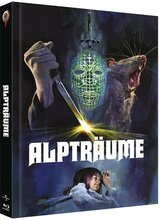 (Alpträume L.E. (DVD/Blu-ray) (Cover C)) Ein Zigarettenpäckchen, ein Videospiel in einem Spielsalon, ein schwarzer Wagen und ein stattliches Kolonialhaus werden zu Schlüsselelementen in vier der entsetzlichsten Alpträume, die jemals auf die Leinwand gebracht worden sind. Eine junge Kettenraucherin (Christina Raines) besteht darauf, sich Zigaretten zu holen, obwohl draussen ein Irrer herumläuft. Dann trifft der junge J. J. Cooney (Emilio Estevez) auf einen der Spielautomaten, „Kriegsbischof“, den er besiegen will, auch wenn es ihn das Leben kostet. Da sucht ein junger Priester (Lance Henriksen) seinen verlorenen Glauben in der Wüste, aber stattdessen findet er den Teufel in Gestalt eines schwarzen Monsters. Und schliesslich die „Nacht der Ratte“, in der eine moderne Vorortsfamilie mehr auf die moderne Wissenschaft vertraut, als ihr guttut. Ein Quartett von Gruselgeschichten – eine besser als die andere. Artikelbild