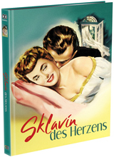 (Sklavin des Herzens (Alfred Hitchcock) L.E. (DVD/Blu-ray) (Cover A)) Sam Flusky war einst Pferdepfleger in Irland und hatte den Schneid, sich in Lady Henrietta, die aristokratische Tochter seines Arbeitgebers, zu verlieben. Als er mit ihr durchbrennen wollte, wurde ihr Bruder beim Versuch, dies zu verhindern, getötet und Sam des Verbrechens angeklagt. Jahre später, 1831, haben sich beide in Sydney niedergelassen. Aus Sam ist ein erfolgreicher Geschäftsmann geworden, während Henrietta ihre Depressionen in Alkohol zu ertränken versucht. Als ihr attraktiver Cousin Charles Adare anreist, um sich ihrer anzunehmen, verliebt er sich in sie, während Sams Haushälterin Milly die Gelegenheit wittert, eine Affäre mit Sam zu beginnen. Die emotionalen Verwicklungen enden in Mord und in einem gesellschaftlichen Skandal. Artikelbild