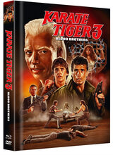 (Karate Tiger 3 - Blood Brother L.E. (DVD/Blu-ray) (Cover B)) Casey (Keith Vitali) und Will (Loren Avedon) sind die zerstrittenen Söhne von CIA-Agent John Alexander. Auf brutalste Weise wird Alexander an seinem 65. Geburtstag getötet. Beide versuchen auf ihre Weise, den Mörder des Vaters, Franco, einen international gesuchten Terroristen, zu verfolgen. Der unerfahrene Will schleust sich in die Terroristengruppe Francos ein. Nach und nach gewinnt er das Vertrauen des Terroristenchefs. Casey, selbst CIA-Agent, ist seinem Bruder gefolgt. Franco erfährt, dass Casey ihm auf der Spur ist. Er gibt seinem neuen Killer den Auftrag, Casey zu erledigen. Der Killer heißt ?Will?. Noch ahnt Will nicht, wen er töten soll. Doch dann stehen sich die Brüder Auge in Auge gegenüber. Beide sind durchtrainierte Kickboxer, stahlharte Kampfmaschinen, die die Schwächen ihres Gegenübers genau kennen. Kommt es zu dem alles entscheidenden Kampf...? Artikelbild
