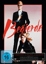 (Begierde L.E. (DVD/Blu-ray)) Catherine Deneuve ist Miriam. Sie sammelt Renaissance-Kunst, antike ägyptische Schmuckanhänger, Liebhaber, Seelen. Miriam, wunderschön und elegant, ist ein altersloser Vampir. Ihre überirdische Schönheit verbirgt, dass sie verflucht ist, mit dem Blutrausch zu leben. David Bowie ist ihr teuflischer Kollege und kultivierter Gatte John. Sie sind unzertrennlich - in der Liebe, im Leben, in ihrer Gier. Doch als John plötzlich erschreckend schnell altert und eine Forscherin konsultiert, wirft Miriam bald ein Auge auf die Frau - sie soll John ersetzen. Denn Begierde ist unersättlich. (1 Blu-ray + 1 DVD)
Sinnlich, düster und von morbider Romantik. TOP GUN-Regisseur Tony Scott schuf einen beeindruckend inszenierten Vampirhorror, der mit einer großartigen Besetzung aufwarten kann: Neben Catherine Deneuve und David Bowie spielen Susan Sarandon und Willem Dafoe in einer seiner ersten Rollen. Artikelbild
