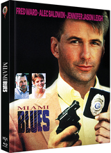 (Miami Blues L.E. (DVD/Blu-ray) (Cover A)) Ex-Sträfling Junior will in Miami durchstarten und träumt vom großen Coup, doch es läuft nicht wie erhofft. Kaum angekommen, tötet er einen KrishnaJünger und hat von da an den pensionsreifen Cop Mosley am Hals. Junior schlägt ihn nieder und stiehlt ihm Dienstmarke, Waffe und Gebiss. Fortan löst Junior die Fälle - und behält das Diebesgut. Von dieser Art, den Lebensunterhalt zu verdienen, hält seine Freundin Susie allerdings gar nichts. Artikelbild