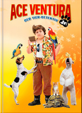 (Ace Ventura Jr. - Der Tier-Detektiv L.E. (DVD/Blu-ray) (Cover A)) Als seine Mutter wegen eines entführten Babypandas im Gefängnis landet, tritt Ace Ventura Jr. als Tierdetektiv in die Fußstapfen seines berühmten Vaters. Zusammen mit Laura und Technikgenie A Plus will er einen dreisten Tierdieb stellen, der die Haustiere seiner Freunde entführt hat, aber er erntet zunächst nur Hohn und Spott. Doch dann führt eine heiße Spur zu einem verrückten Wissenschaftler... Was hat der arrogante Milliardärssohn Pettington Jr. mit dem Fall zu tun? Artikelbild