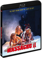 (The Slumber Party Massacre 2 L.E.) Gut vier Jahre sind vergangen, seit der entflohene Massenmörder Russ Thorn in Venice, Los Angeles, mehrere Menschen getötet hat. Die überlebenden Schwestern Courtney und Valerie haben das Erlebte auf unterschiedliche Weise verarbeitet. Während Highschool-Schülerin Courtney bei ihrer Mutter lebt, musste die ältere Valerie in eine psychiatrische Klinik eingewiesen werden. Courtney, die immer noch Albträume von den Mordtaten plagen, ist nun Teil einer Girlband. Und zusammen mit den Bandmitgliedern Amy, Sally und Sheila plant sie nun ein fröhliches Wochenende in einem Ferienhaus zu verbringen. Und auch ein paar Jungs versprechen, die Zeit dort zu versüßen. Doch am Urlaubsort angekommen, werden Courtneys Albträume und Visionen immer realer, in denen ein Rockabilly-Musiker mit seiner Gitarre und einem aufgesetzten Drillbohrer jagt auf sie macht. Aus diesen „Wahnvorstellungen“ wird alsbald blutiger Ernst und einer nach dem anderen segnet durch die Hand des Killers - zu Rockklängen - das Zeitliche... Artikelbild